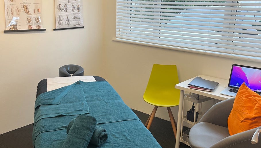 Calm therapy room in TH Performance Therapy, Cornwall Sports Massage, Padstow, England. Features massage table and decor.