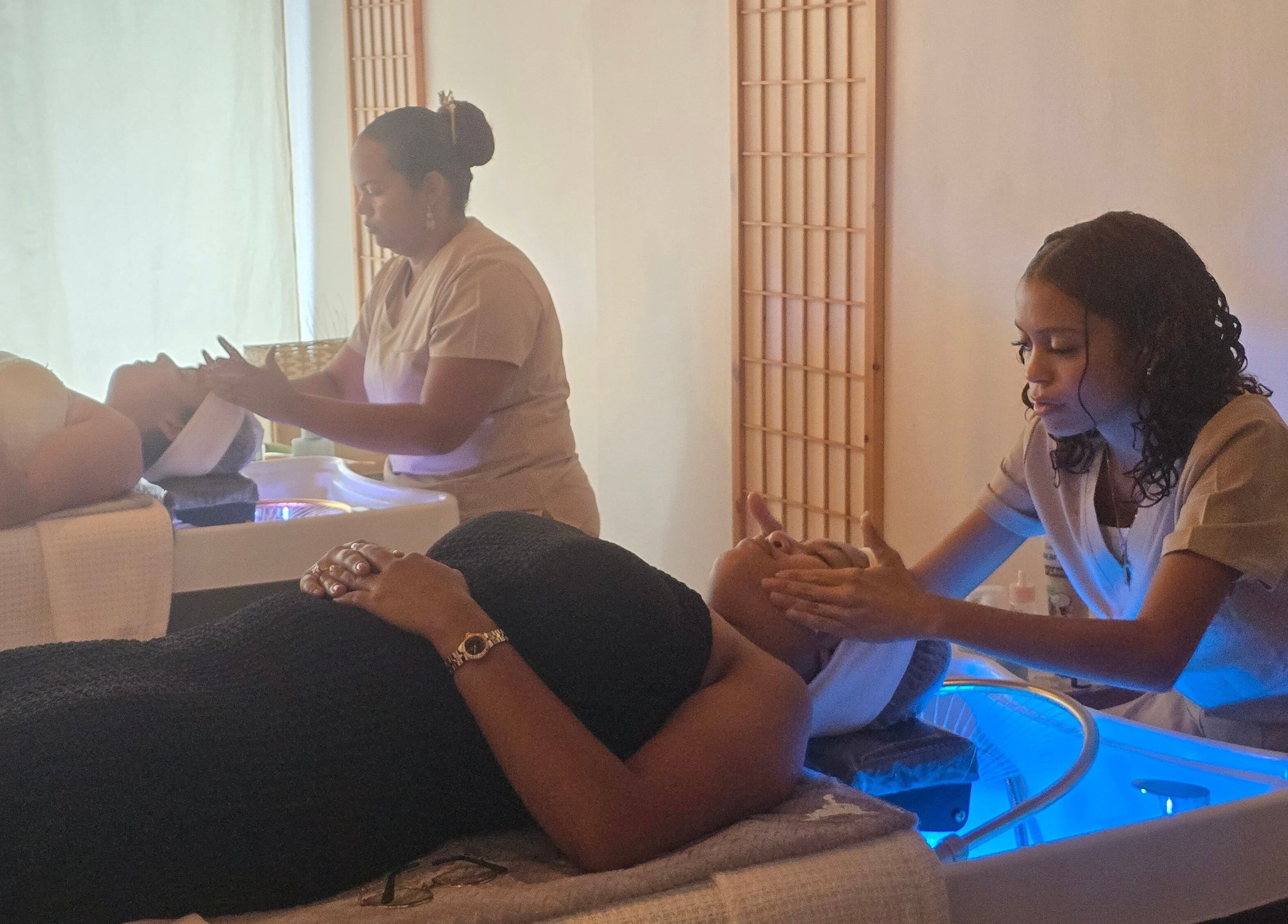 Tratamiento facial en Heiwa D.K, Panamá, Provincia De Panamá, PA. Ambiente relajante y profesional.