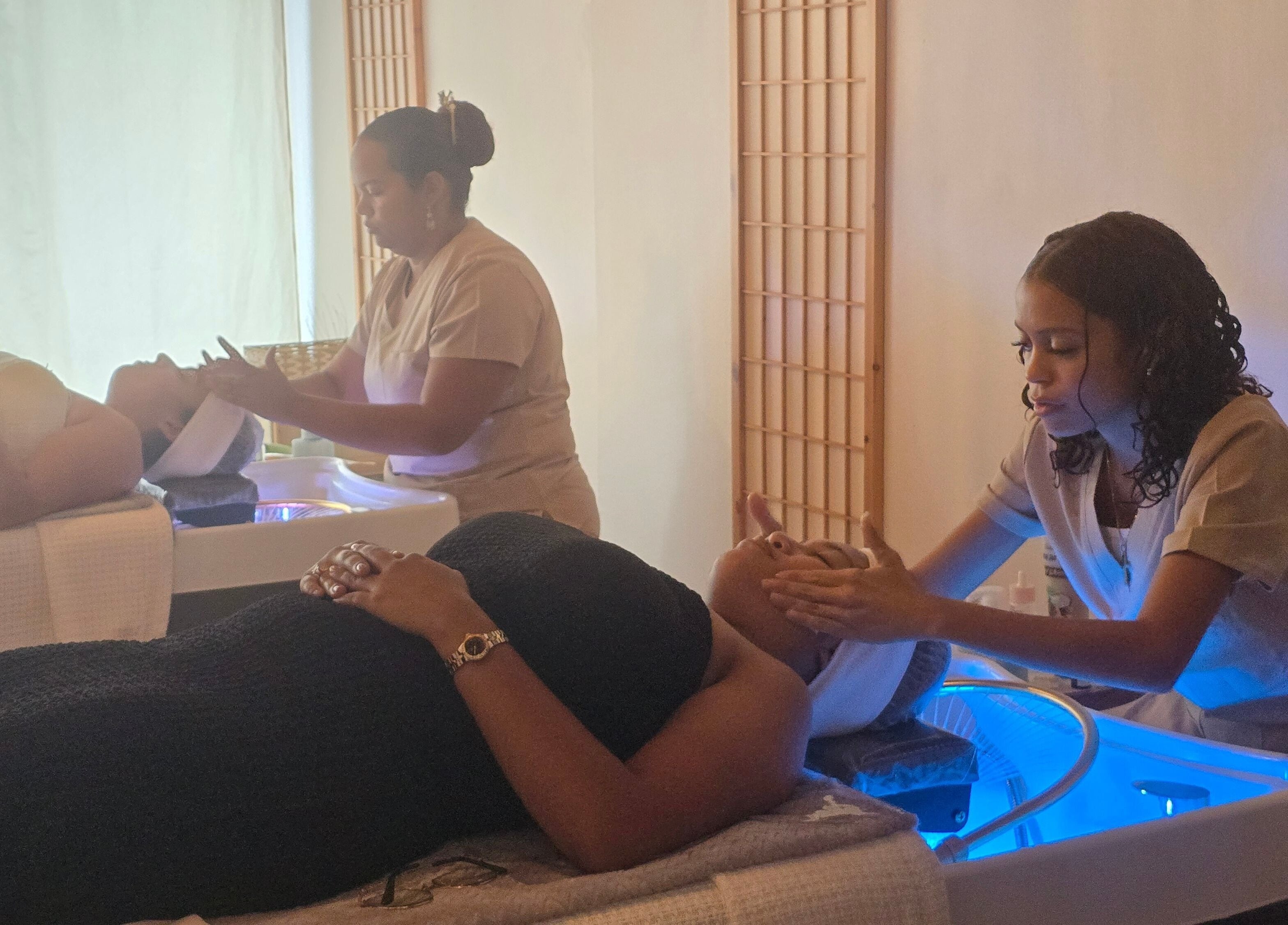 Tratamiento facial en Heiwa D.K, Panamá, Provincia De Panamá, PA. Ambiente relajante y profesional.