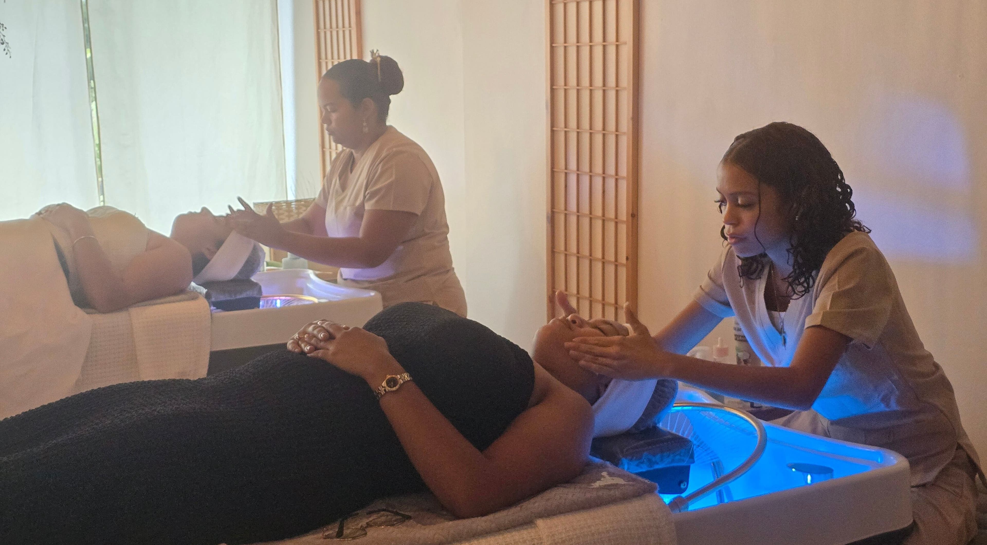 Tratamiento facial en Heiwa D.K, Panamá, Provincia De Panamá, PA. Ambiente relajante y profesional.