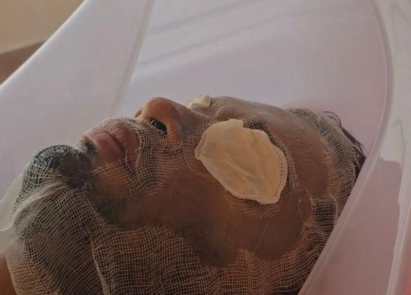 Tratamiento facial en Heiwa D.K, Panamá, Provincia De Panamá, PA, destacando relajación y cuidado personal.