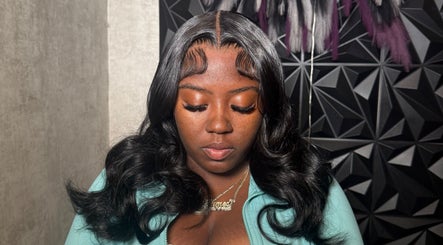 Stylish hairstyle at The Lace Boss, Philipsburg, SX, showcasing expert detailing and luxurious curls.