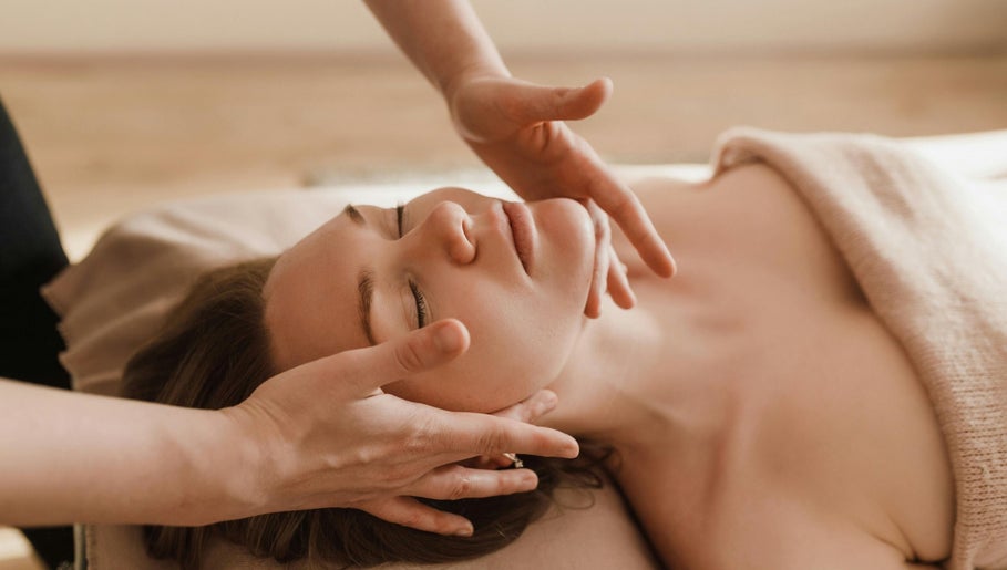 Relaxing massage session at Tychea Holistic & Wellness, Tampa, Florida, US, showcasing expert touch therapy.