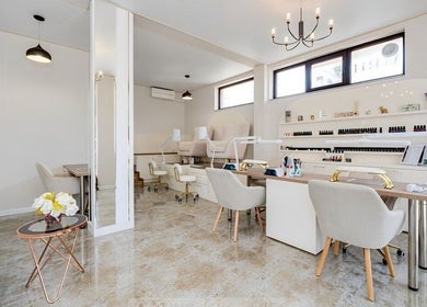 Elegant interior of Glow Nails & Academy in Бургас, Бургас, BG with modern nail stations and cozy decor.