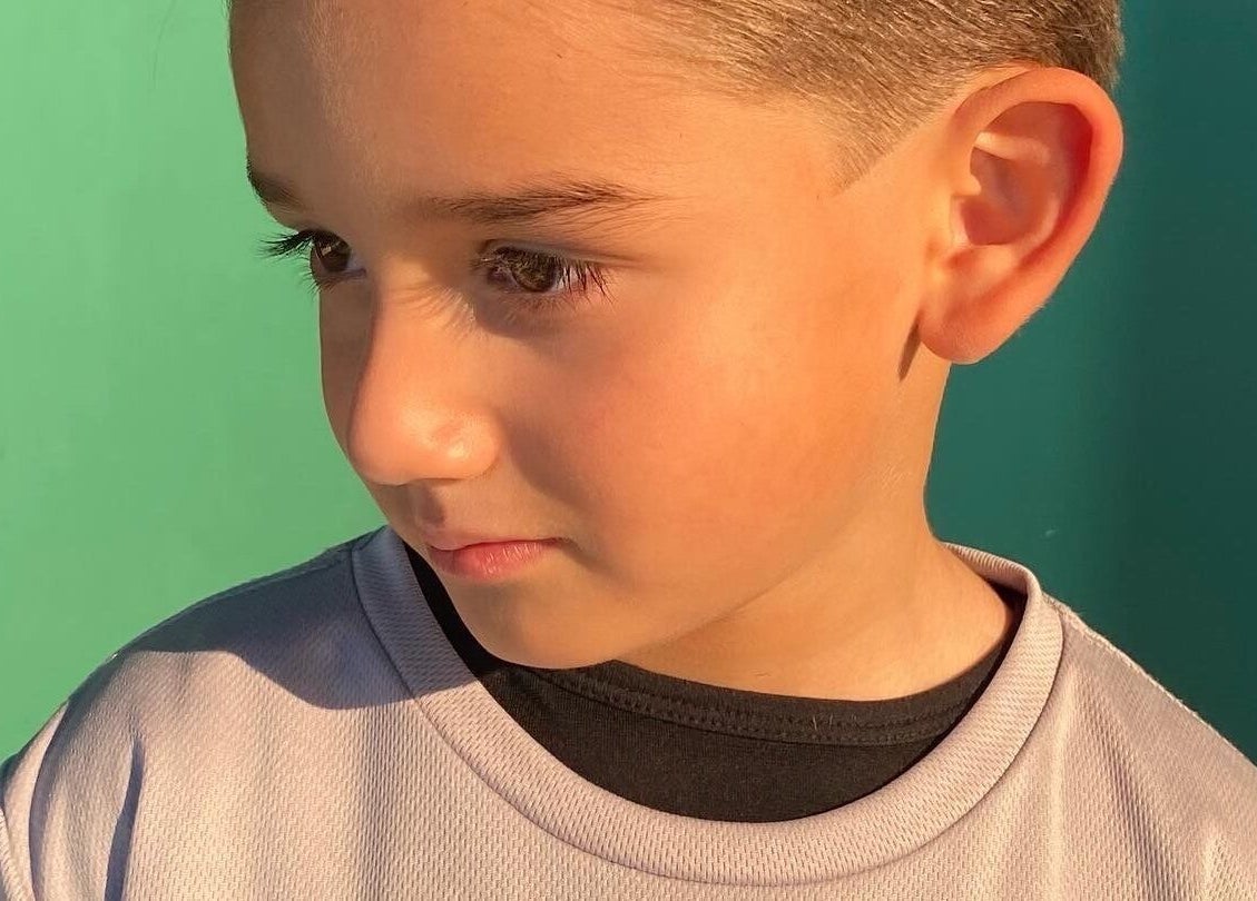 Niño con corte moderno en Blond Barber, Saltillo, Coahuila De Zaragoza, MX.