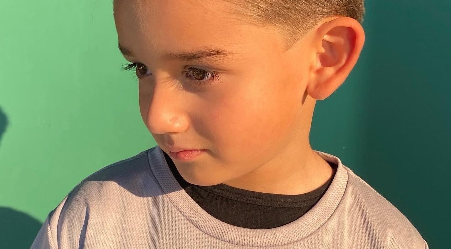 Niño con corte moderno en Blond Barber, Saltillo, Coahuila De Zaragoza, MX.