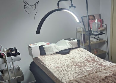 Cozy lash treatment area at Courtney's Dreamy Lashes in Melbourne, Victoria, AU with plush decor.