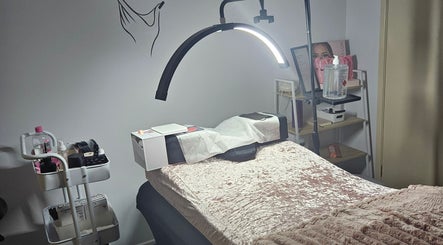 Cozy lash treatment area at Courtney's Dreamy Lashes in Melbourne, Victoria, AU with plush decor.