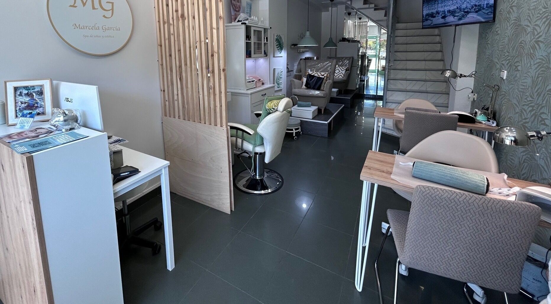 Interior del Marcela García Spa de Uñas y Estética en Madrid, Comunidad De Madrid, ES. Elegante y moderno.