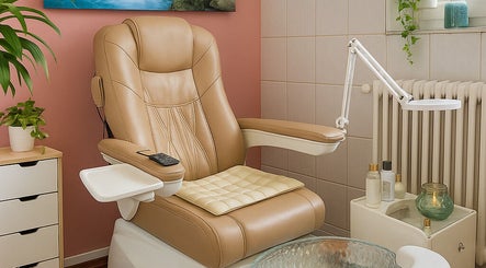 Bequemer Massagestuhl bei BeautyZones in Zürich, Zürich, CH, ideal für Entspannung und Wellness.