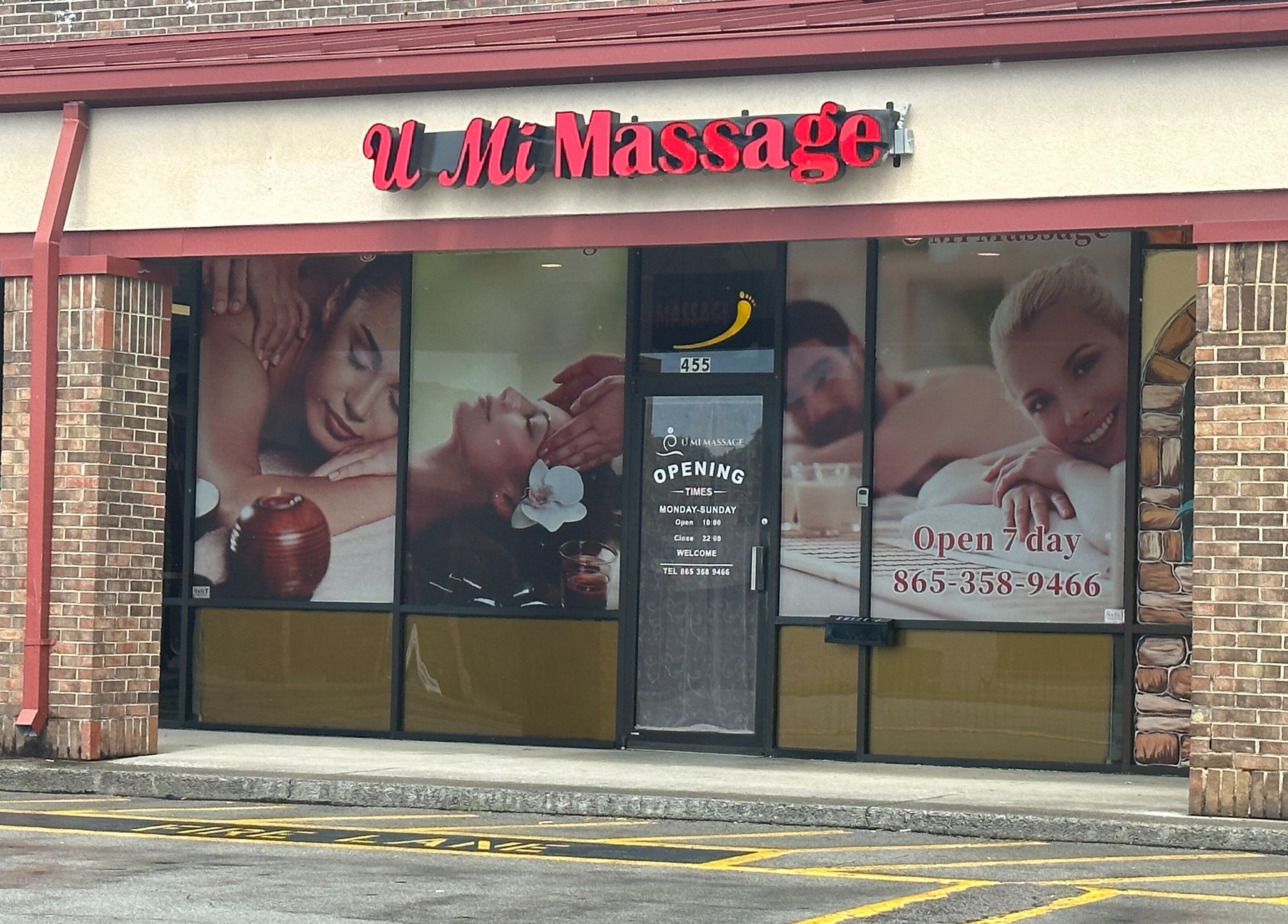 Exterior view of U Mi Massage in Lenoir City, Tennessee, US, highlighting its inviting signage and relaxing ambiance.