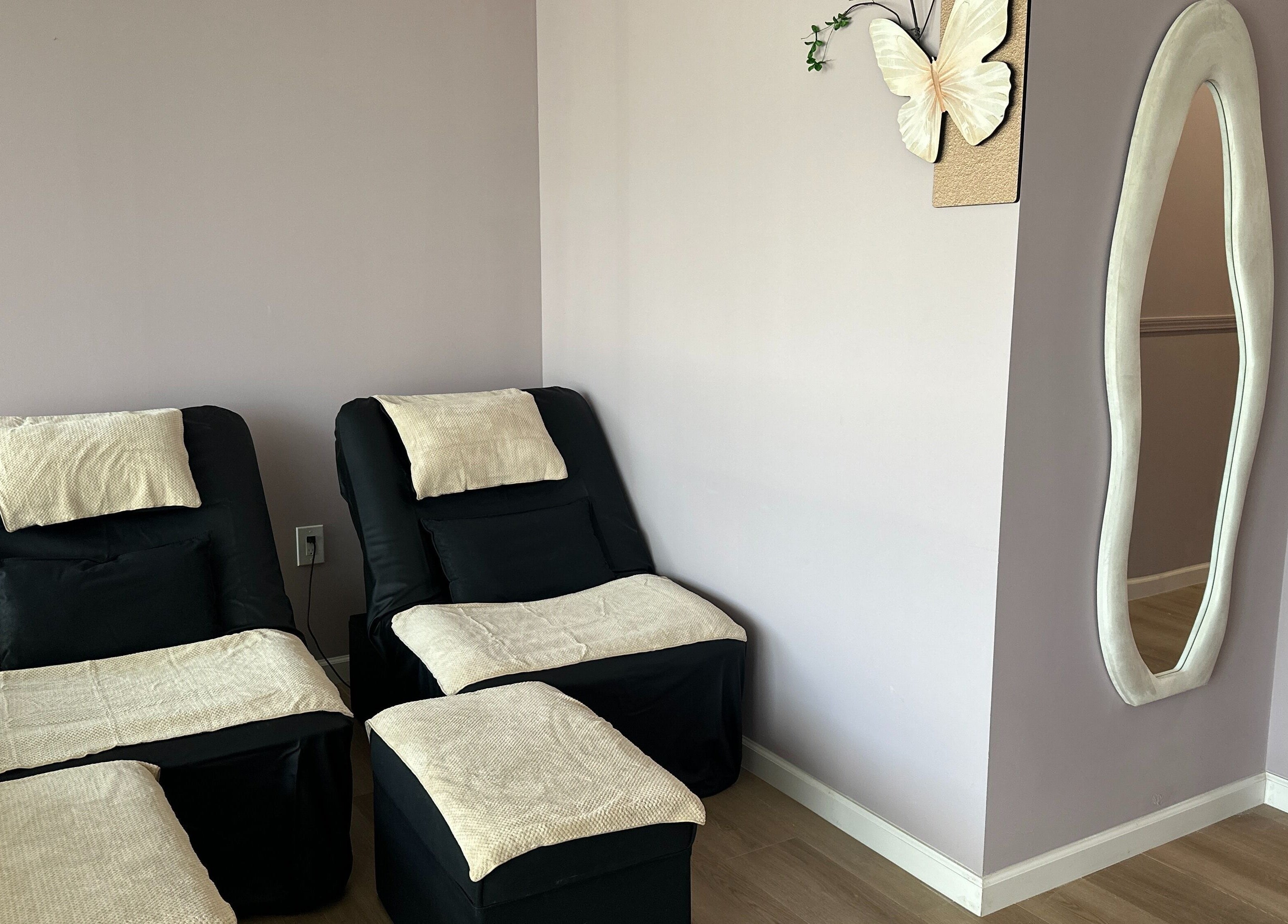 Cozy massage chairs at U Mi Massage in Lenoir City, Tennessee, US, with calming decor and ambiance.