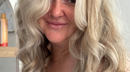 Lorna does hair image 3
