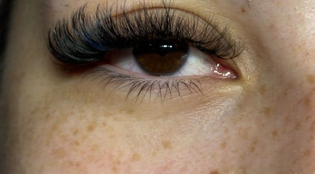 صورة LashesByLeshx 2