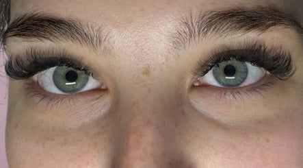 صورة LashesByLeshx 3