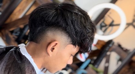 Stylish fade haircut at BARBER CFS, located in Gambang, Pahang, MY. Professional grooming for trendy looks.