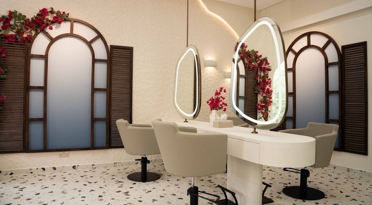 Modern salon interior at Evaya Beauty Lounge in Dubai, Dubai, AE featuring elegant mirrors and plush chairs.