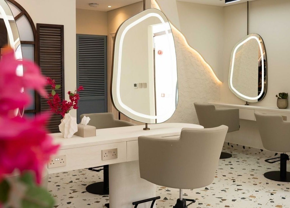 Modern salon interior with elegant mirrors at Evaya Beauty Lounge, Dubai, Dubai, AE.