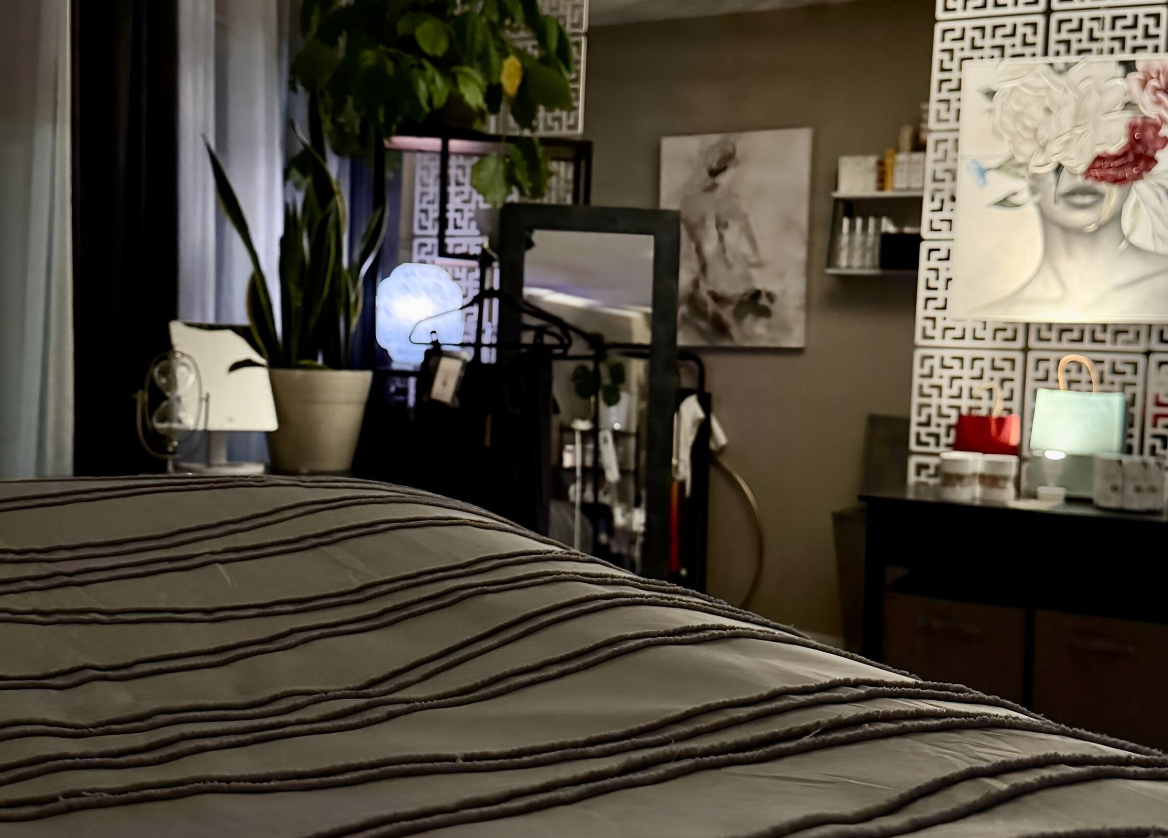 Cozy treatment room at Essential Luxuries Day Spa, Snohomish, Washington, US with tranquil decor and soft lighting.