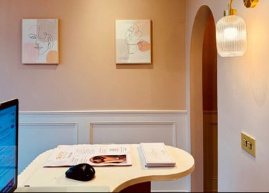 Elegant reception at LuxeLoxx by Chloe, showcasing modern decor, Glasgow, GB.