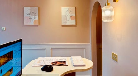 Elegant reception at LuxeLoxx by Chloe, showcasing modern decor, Glasgow, GB.