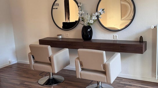 MC Studio Hair Artist