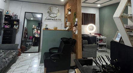 Intérieur chic du salon Beauty Rituals à Yaoundé, Centre Region, CM avec équipements modernes.
