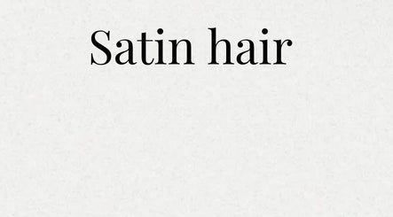 Elegant satin hair logo for Satinhairldn, a beauty venue in London, England, GB.