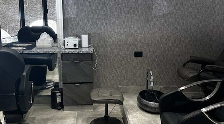 تصميم داخلي راقٍ لصالون التجميل في الناحت، عمان، عمان جورفيرنورات، الأردن.