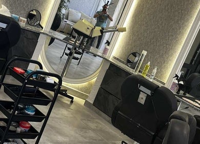 صالون حديث ومجهز في المميز الجمال والرفاهية في Al-Nahat، عمان، محافظة عمان، JO.