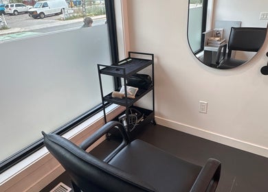 Modern beauty studio at Danielle @ HEADS, Toronto, Ontario, CA with sleek styling chair and large mirror.