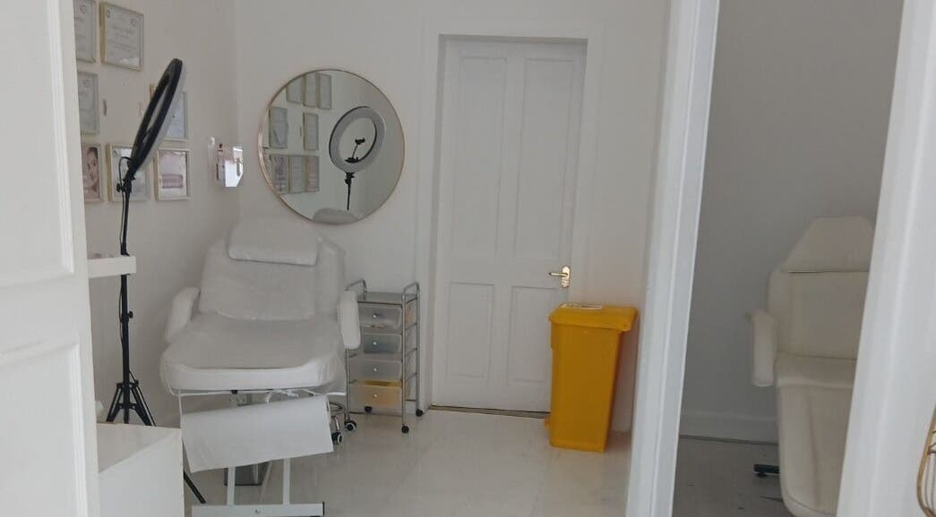 Professional treatment room at InnerGlow Aesthetics in Edinburgh, Scotland, GB, featuring modern equipment.