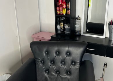 Luxurious salon chair and styling station at Kluvv_hairbar in Toronto, Ontario, CA with hair products displayed.