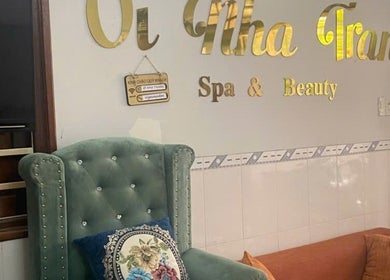 Elegant seating at Oi Nha Trang Spa & Beauty in Nha Trang, Khánh Hòa, VN features chic green chair and cozy decor.