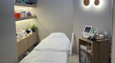 Sala de tratamiento en Malena Estética Barcelona, ubicada en Barcelona, Catalunya, ES.