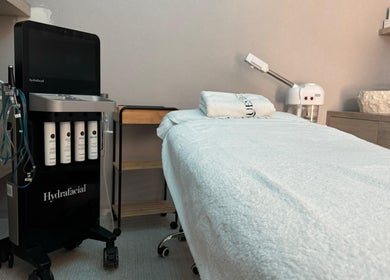 Sala de tratamientos con Hidrafacial en Malena Estética Barcelona, Barcelona, Catalunya, ES.