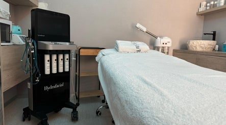 Sala de tratamientos con Hidrafacial en Malena Estética Barcelona, Barcelona, Catalunya, ES.