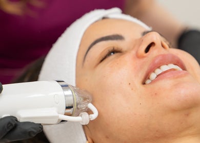 Tratamiento facial en Malena Estética Barcelona, Barcelona, Catalunya, ES, con técnica innovadora para el rejuvenecimiento.