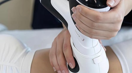 Body treatment using advanced device at Gmirka Luxury Skin Care in Westport, Connecticut, US.