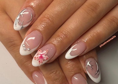 Elegant nail art with floral design at Lustrée Nails, Northampton, England, GB. Perfect manicure style.