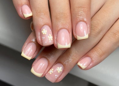 Delicate floral nail design at Lustrée Nails, Northampton, England, GB showcasing pastel elegance.