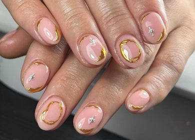 Elegant gold-accented nails at Lustrée Nails, Northampton, England, GB.