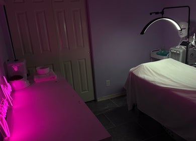 Cozy treatment room at bn.esthetics in El Paso, Texas, US, featuring soft lighting and modern equipment.