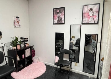 LoveLocced salon room featuring chairs, mirrors, and decor in Nashville, Tennessee, US.