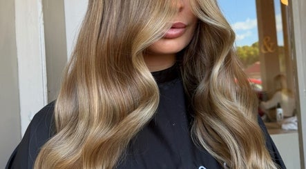 Elegant wavy hairstyle at ChloeBHair in Milngavie, Scotland, GB. Perfect blend of blonde hues.