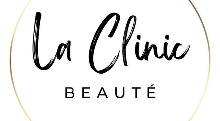 Logo de La Clinic Beauté à Jullouville, Normandie, FR, symbolisant l'élégance et la beauté.