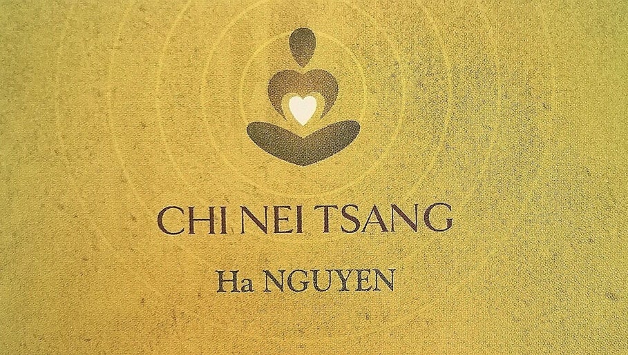 Logo Chi Nei Tsang sur fond doré, Massage taoïste à Lyon, Auvergne-rhône-alpes, FR.