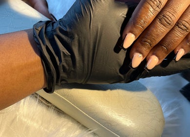 Manucure élégante réalisée chez GLAMVEKA, Issy-les-Moulineaux, Île-de-France, FR.