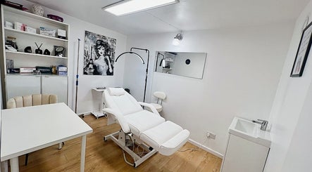 Elegant treatment room at Narges Lashes & Brows, London, England, GB with a reclined chair and modern decor.