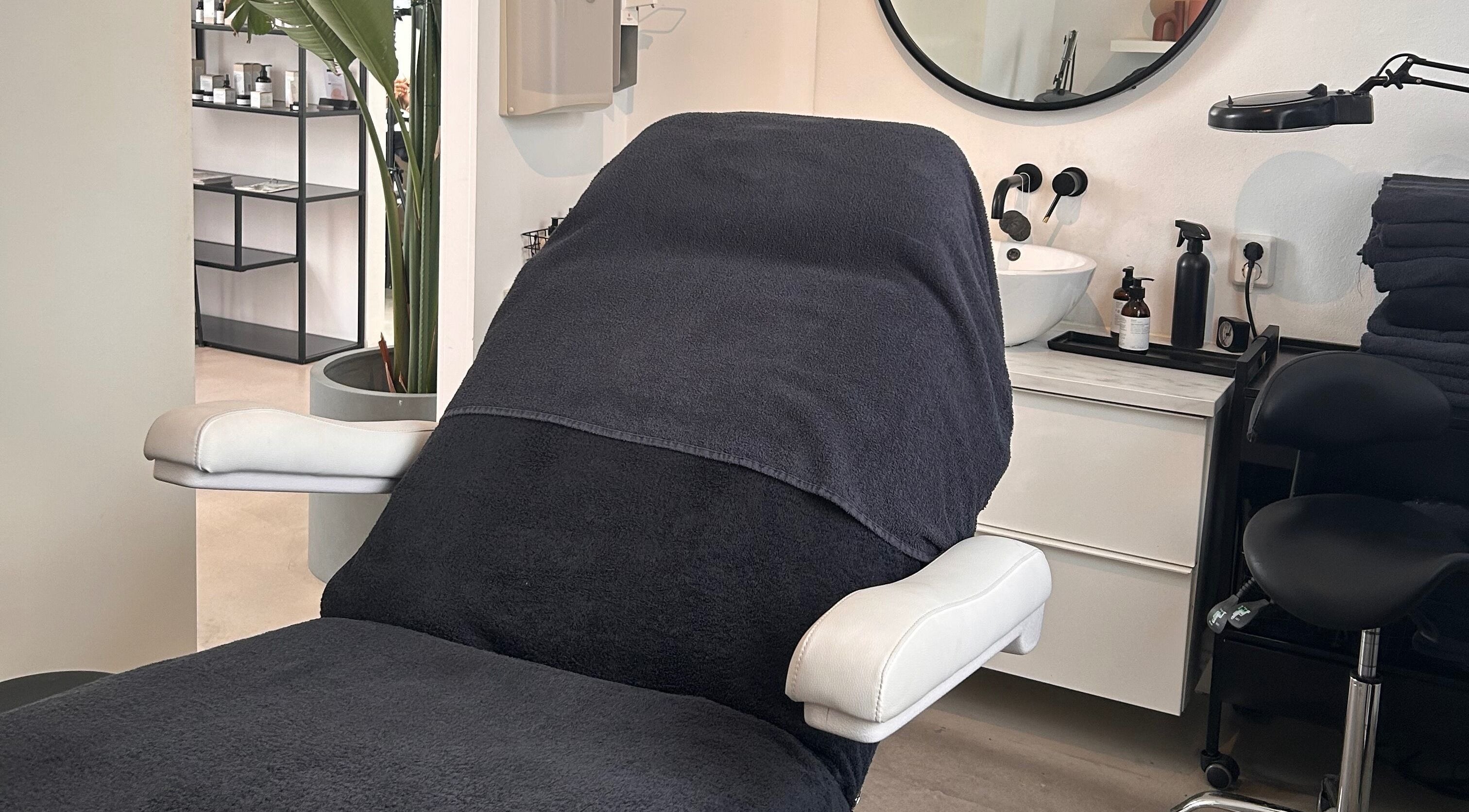 Relaxing spa chair at Lauren Taylor Beauty in Utrecht, Utrecht, NL, offering premium wellness services.